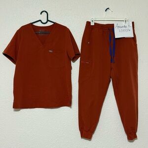 Auburn Figs Scrub Set - Size Large Petite